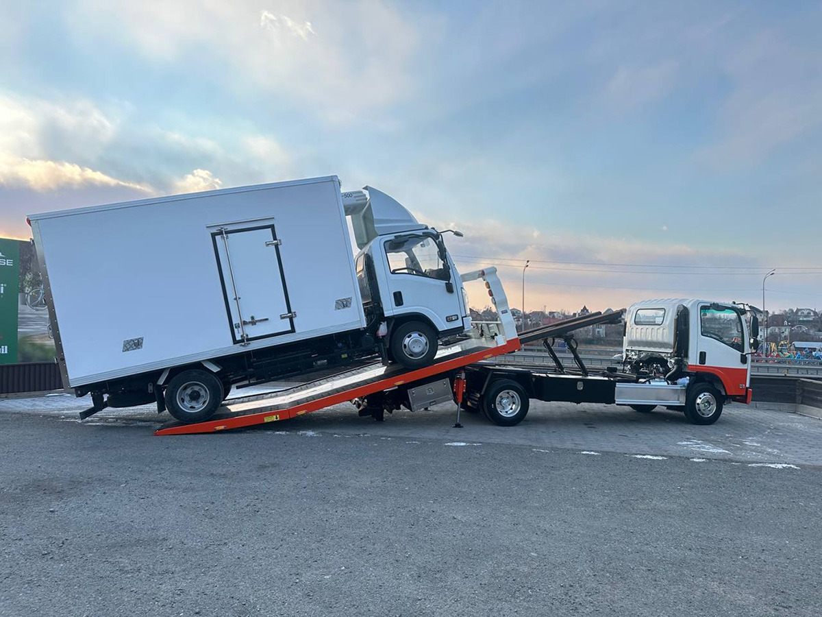 Эвакуатор Эвакуаторная платформа 4.5 т на шасси Isuzu Elf: фото 20 Эвакуатор Эвакуаторная платформа 4.5 т на шасси Isuzu Elf: фото 20