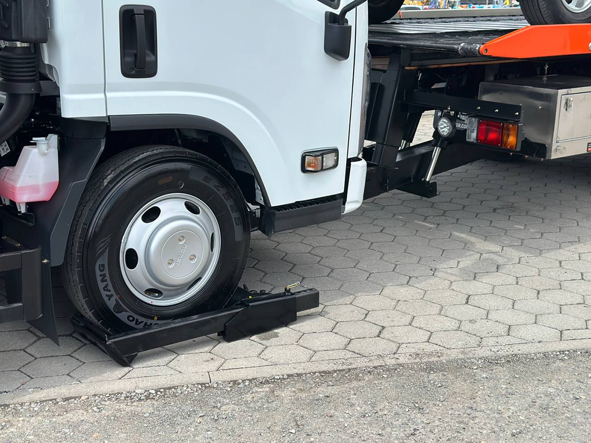 Эвакуатор Эвакуаторная платформа 4.5 т с КМУ 3.2 т на шасси Isuzu Elf: фото 17