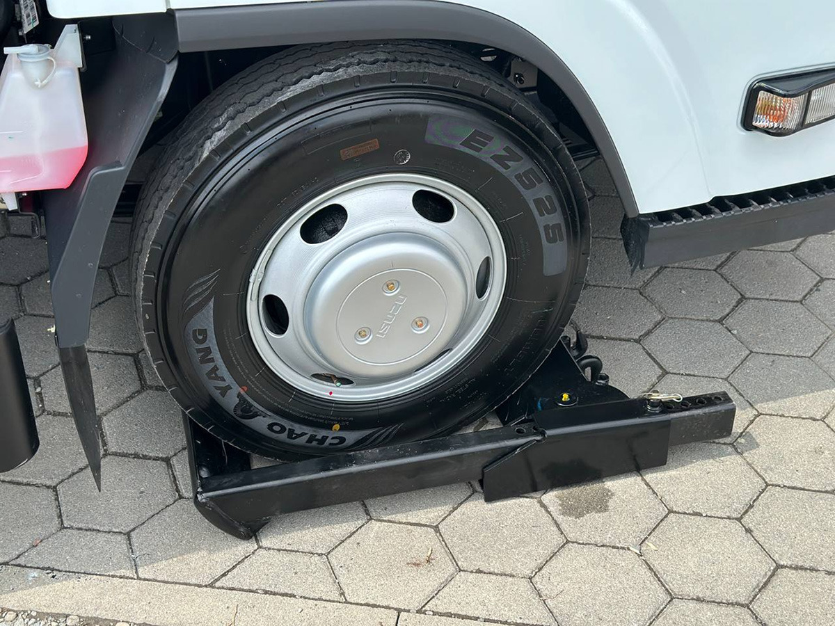 Эвакуатор Эвакуаторная платформа 4.5 т с КМУ 3.2 т на шасси Isuzu Elf: фото 16