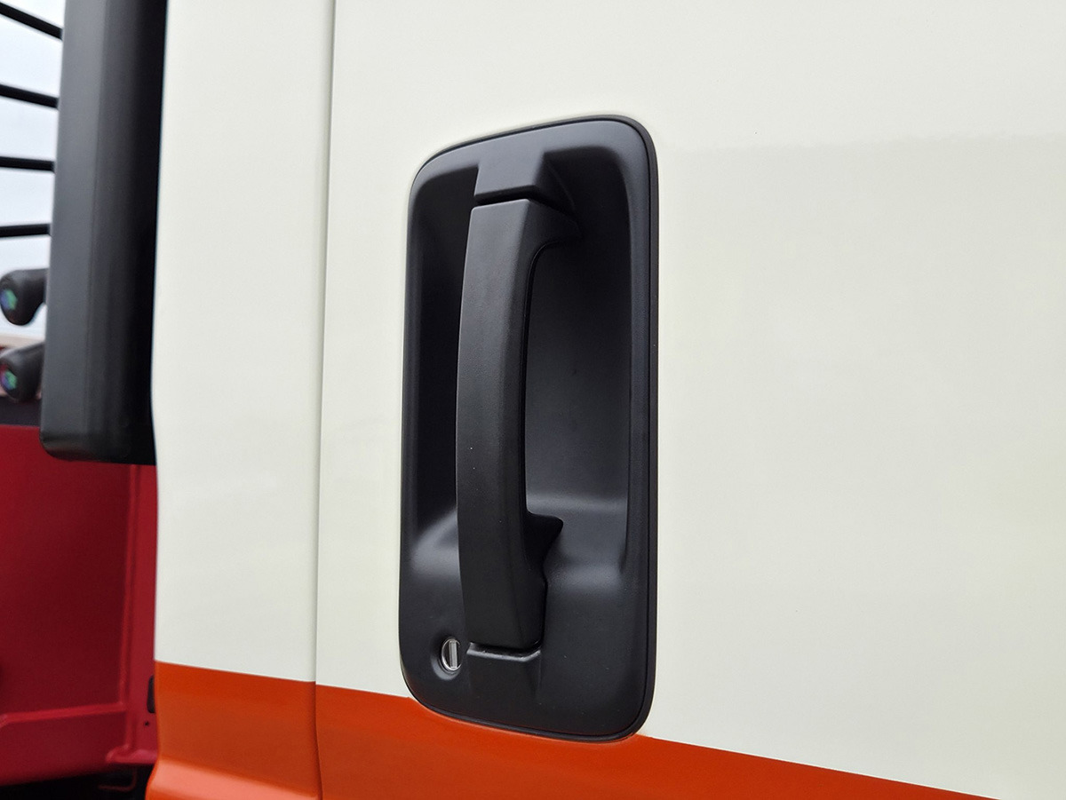 Бортовой грузовик/ Платформа, Автоманипулятор ISUZU ELF бортовой с КМУ UNIC: фото 19