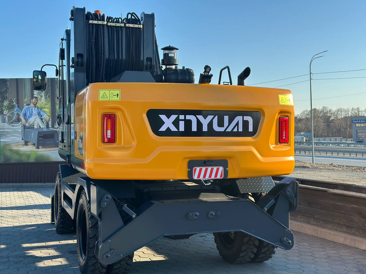 Колёсный экскаватор XINYUAN C140W с лифт-кабиной: фото 37 Колёсный экскаватор XINYUAN C140W с лифт-кабиной: фото 37
