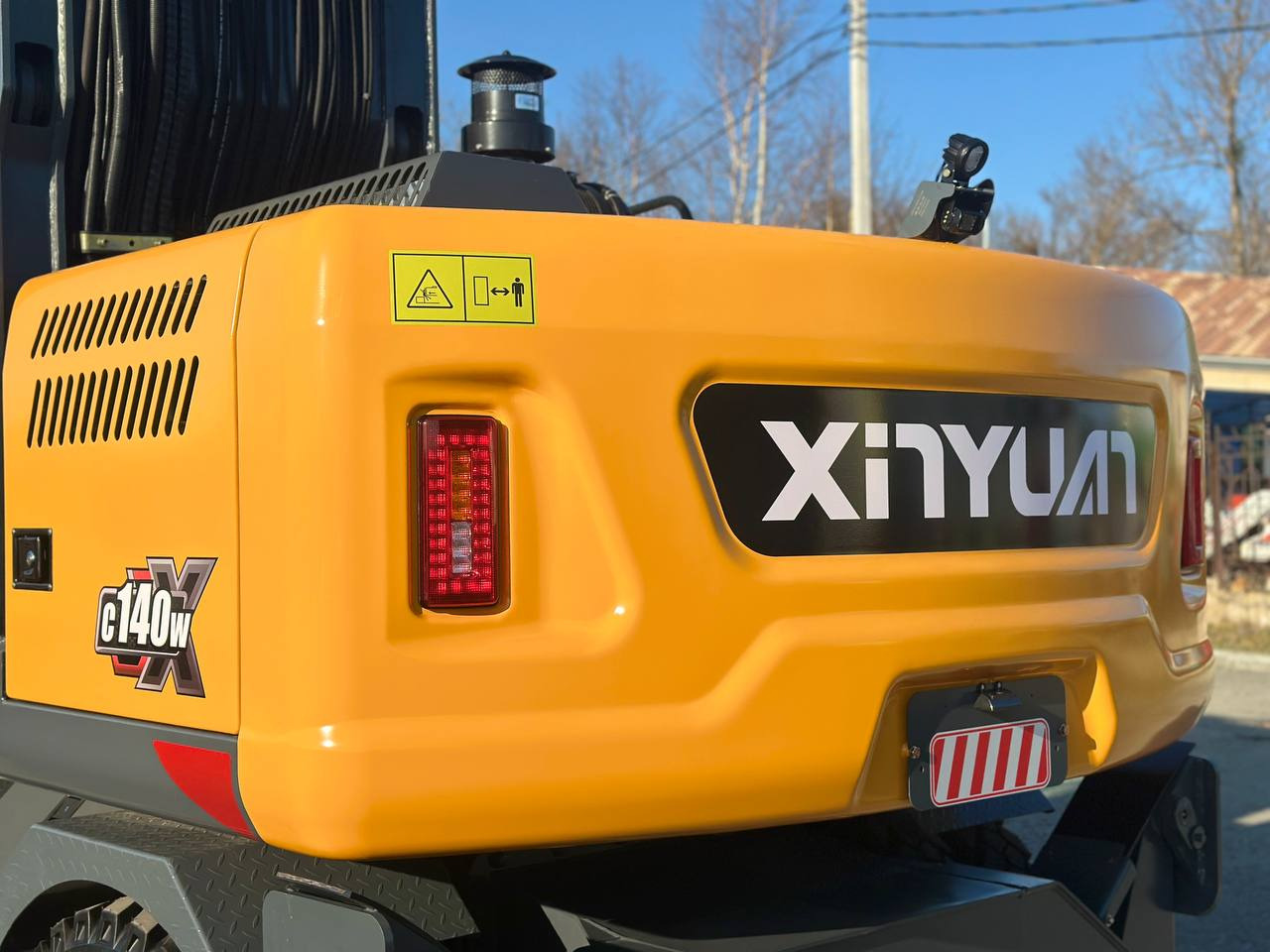 Колёсный экскаватор XINYUAN C140W с лифт-кабиной: фото 18 Колёсный экскаватор XINYUAN C140W с лифт-кабиной: фото 18