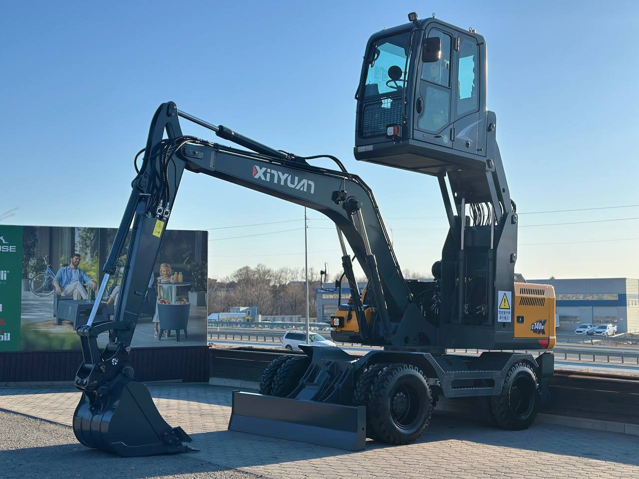 Колёсный экскаватор XINYUAN C140W с лифт-кабиной: фото 13 Колёсный экскаватор XINYUAN C140W с лифт-кабиной: фото 13