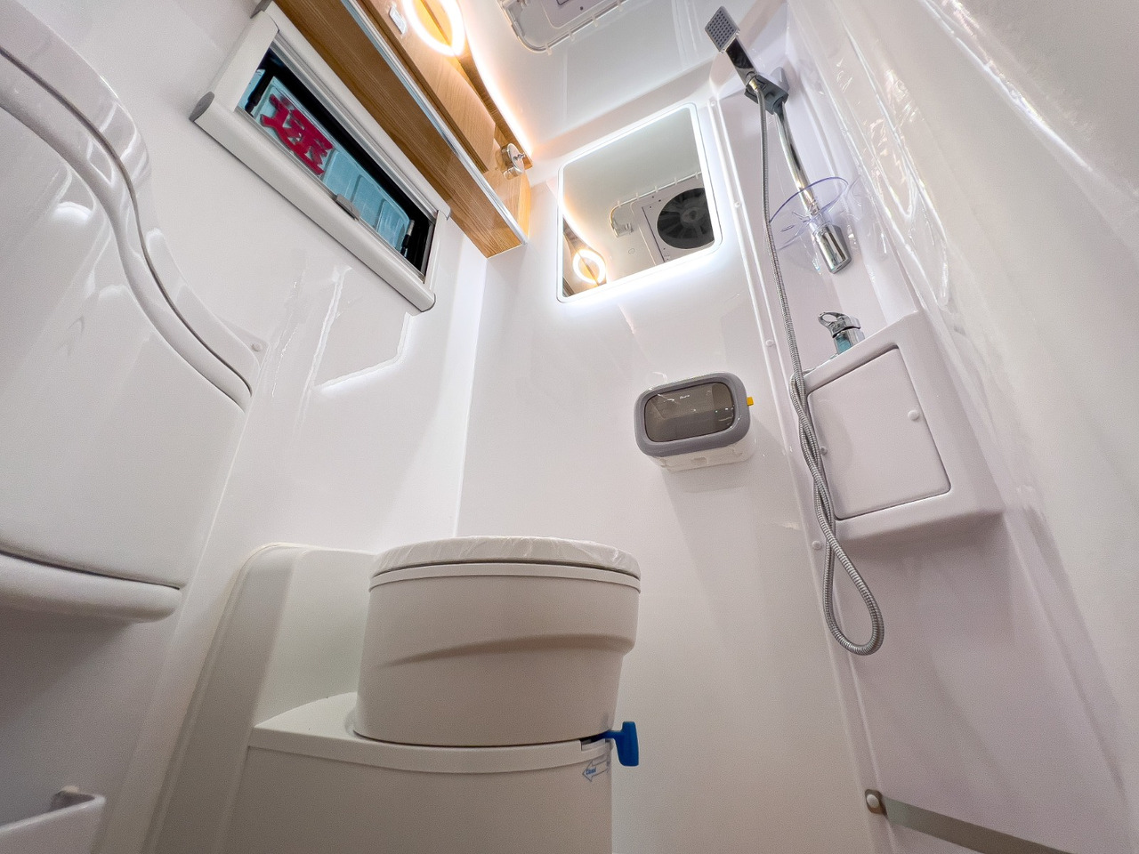 Новый Полуинтегрированный автодом IVECO Daily: фото 18 Новый Полуинтегрированный автодом IVECO Daily: фото 18