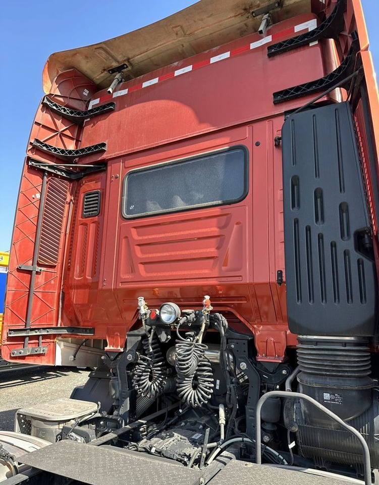 IVECO-Hongyan CQ4186 - Тягач: фото 5 IVECO-Hongyan CQ4186 - Тягач: фото 5