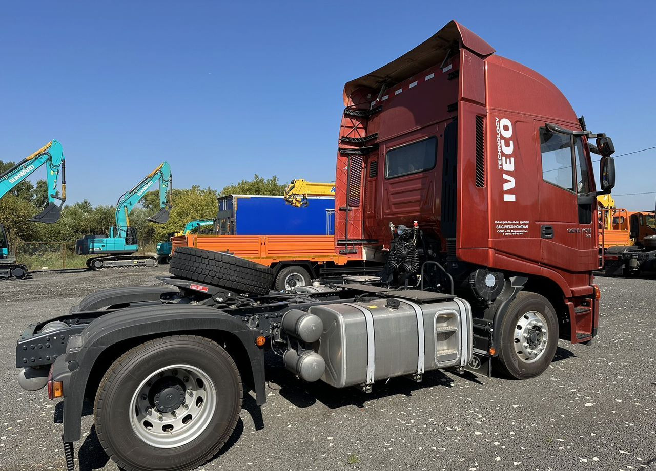 IVECO-Hongyan CQ4186 - Тягач: фото 3 IVECO-Hongyan CQ4186 - Тягач: фото 3