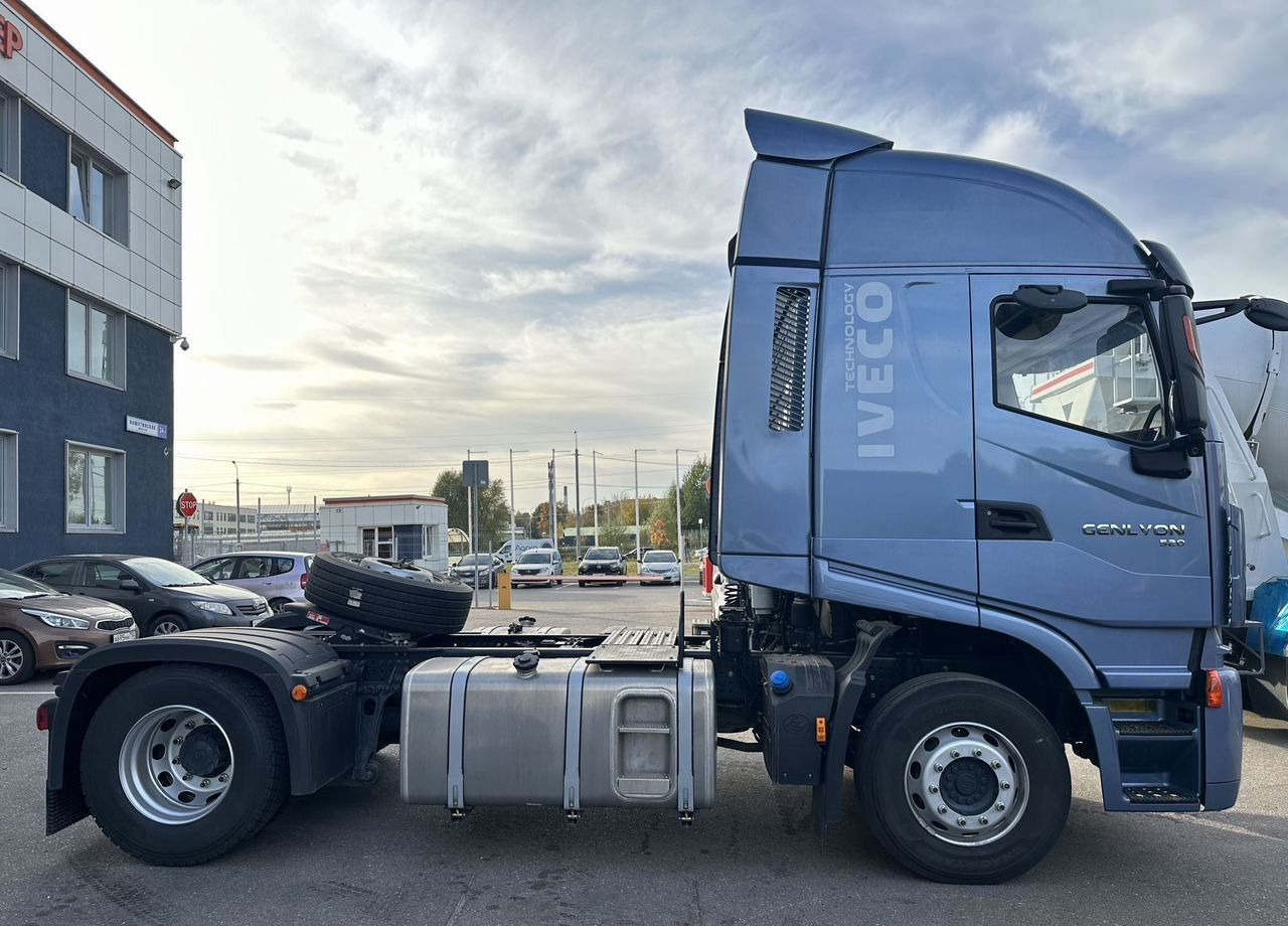 IVECO-Hongyan CQ4186 - Тягач: фото 3 IVECO-Hongyan CQ4186 - Тягач: фото 3