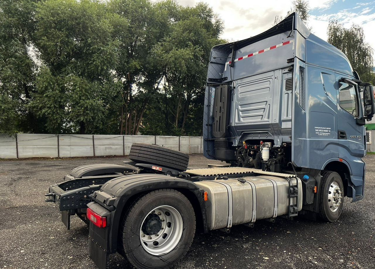 IVECO-Hongyan CQ4186 - Тягач: фото 3 IVECO-Hongyan CQ4186 - Тягач: фото 3