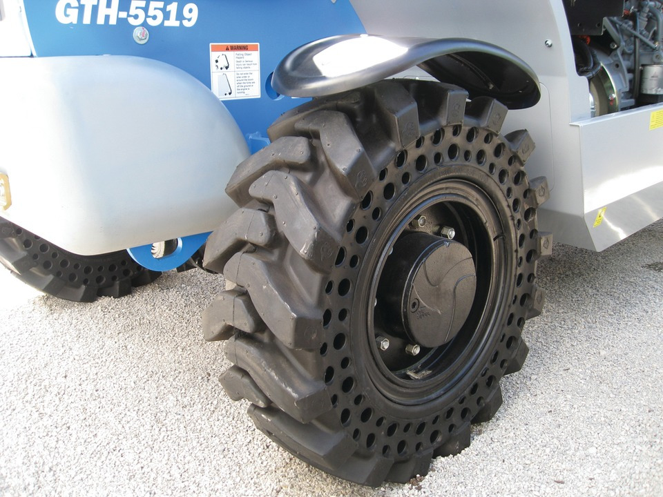 Цельнолитые колёса NU-AIR DIRT TERRAIN, размер 10-16,5 - Колесо: фото 1 Цельнолитые колёса NU-AIR DIRT TERRAIN, размер 10-16,5 - Колесо: фото 1