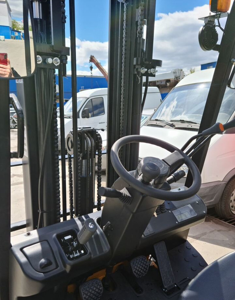 Вилочный погрузчик UN Forklift FD15T: фото 6