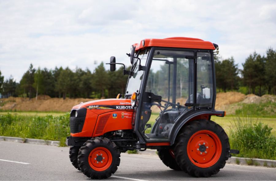 Минитрактор Kubota B2441 с кабиной - Минитрактор: фото 5 Минитрактор Kubota B2441 с кабиной - Минитрактор: фото 5