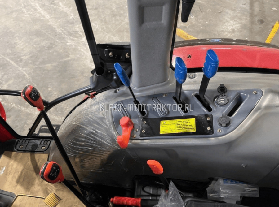 Трактор Dongfeng 1404 с кабиной с ПСМ - Минитрактор: фото 2 Трактор Dongfeng 1404 с кабиной с ПСМ - Минитрактор: фото 2