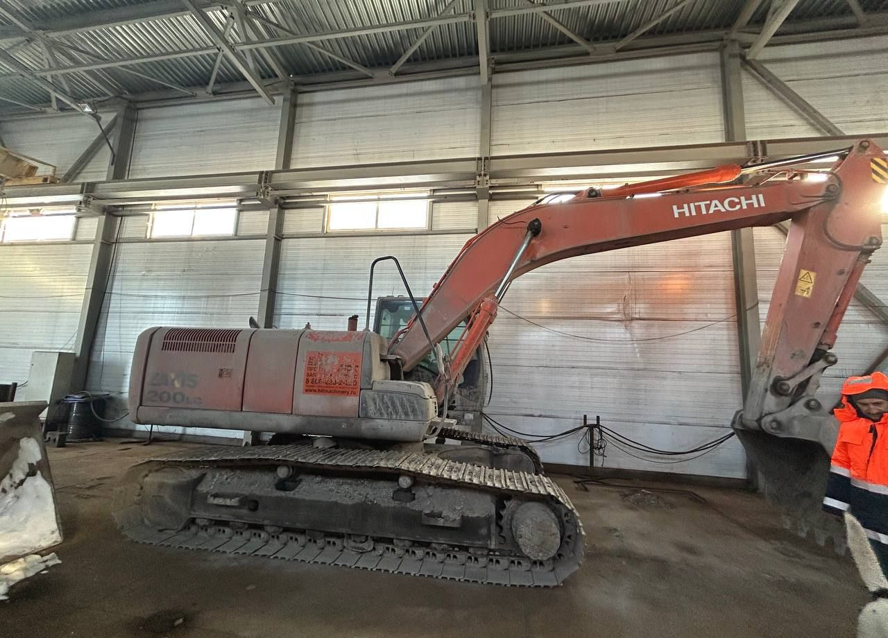Hitachi ZX200LC-5G - Гусеничный экскаватор: фото 1 Hitachi ZX200LC-5G - Гусеничный экскаватор: фото 1