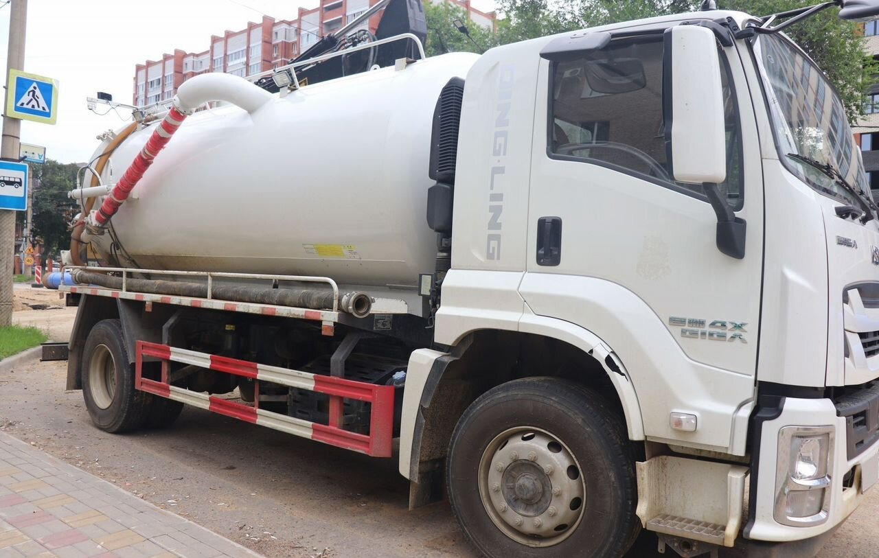 Isuzu Giga - Ассенизатор, илосос: фото 1 Isuzu Giga - Ассенизатор, илосос: фото 1