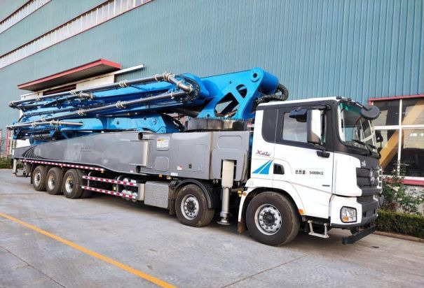 Shacman SX5318GJB6T326 - Автобетононасос: фото 1 Shacman SX5318GJB6T326 - Автобетононасос: фото 1