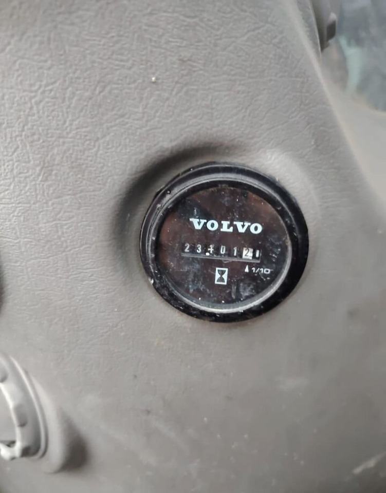 Гусеничный экскаватор Volvo EC380DL: фото 8