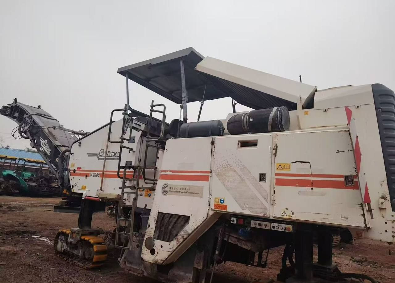 Wirtgen W 2000 - Дорожная фреза: фото 1 Wirtgen W 2000 - Дорожная фреза: фото 1