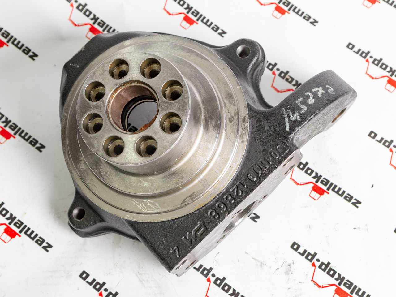CARRARO 63238 Кулак поворотный (в комплект входит 641735 Сальник + 125390 Втулка) 145033, 3196341, 145272, 139202 - Поворотный кулак: фото 1 CARRARO 63238 Кулак поворотный (в комплект входит 641735 Сальник + 125390 Втулка) 145033, 3196341, 145272, 139202 - Поворотный кулак: фото 1