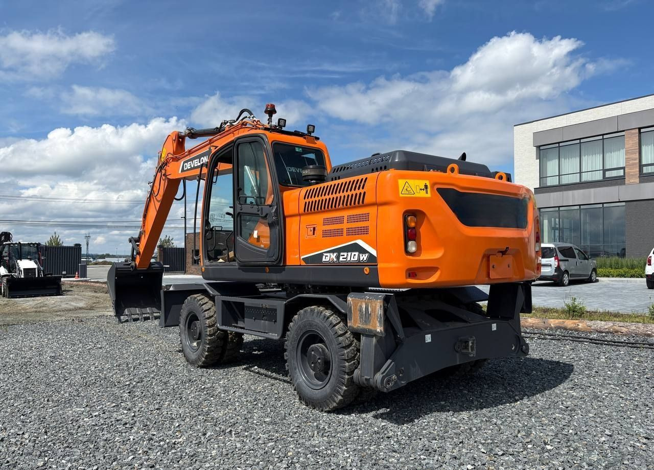 Новый Колёсный экскаватор Develon DX210W-7B: фото 7