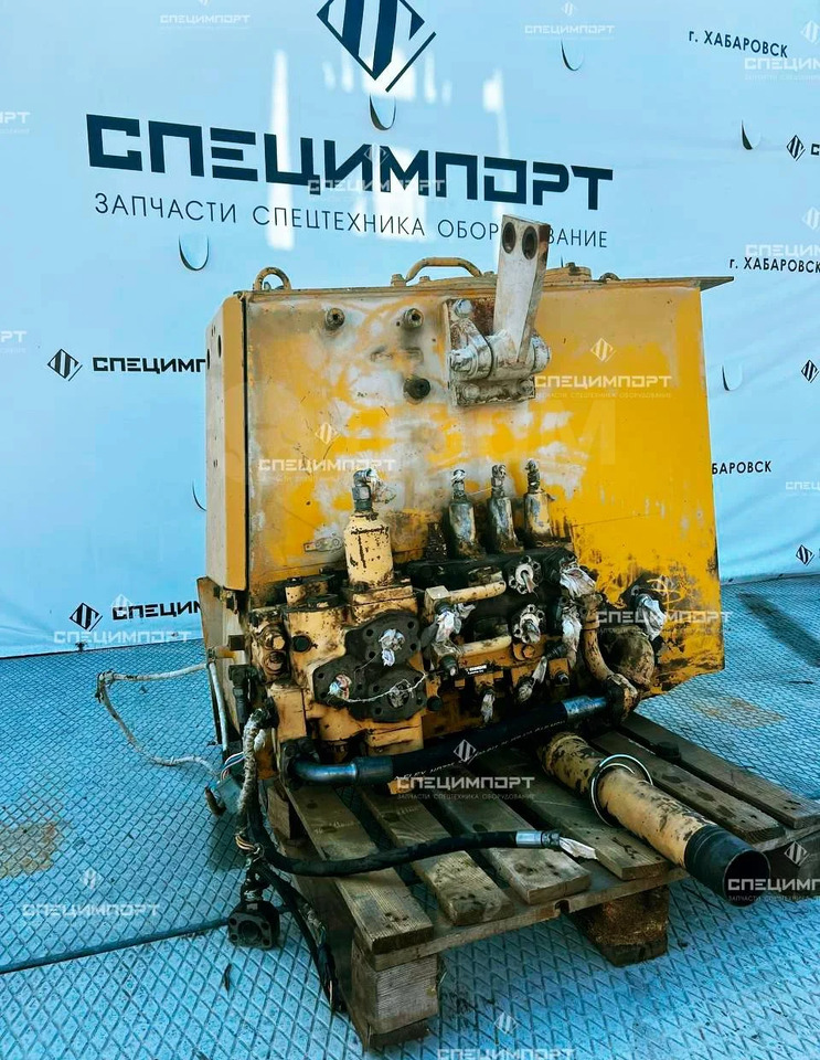 Komatsu Гидробак Komatsu D375A с клапаном - Бак для гидравлической жидкости для Строительной техники: фото 1 Komatsu Гидробак Komatsu D375A с клапаном - Бак для гидравлической жидкости для Строительной техники: фото 1