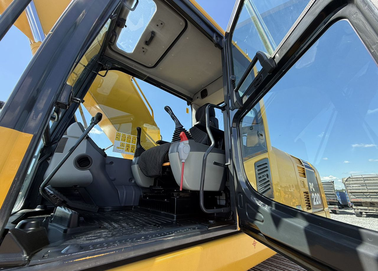 Гусеничный экскаватор Komatsu PC220-8: фото 15