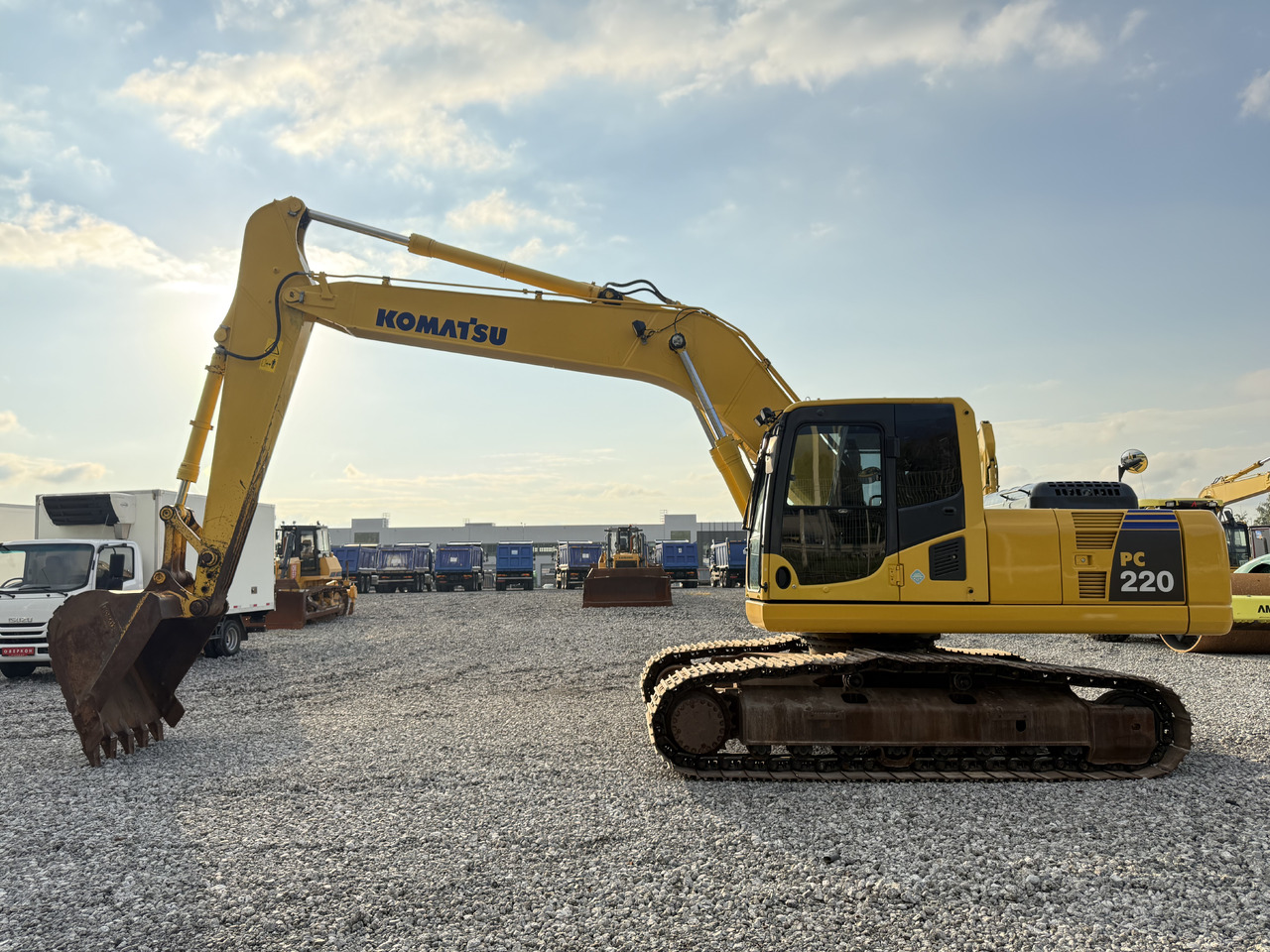 Komatsu PC220-8 - Гусеничный экскаватор: фото 5 Komatsu PC220-8 - Гусеничный экскаватор: фото 5
