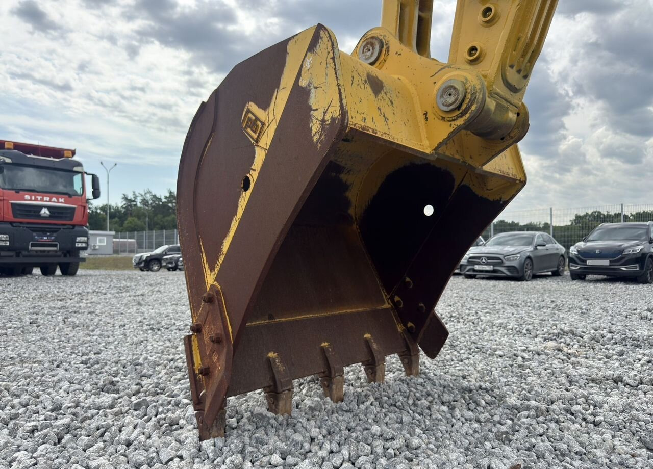 Гусеничный экскаватор Komatsu PC220-8: фото 9
