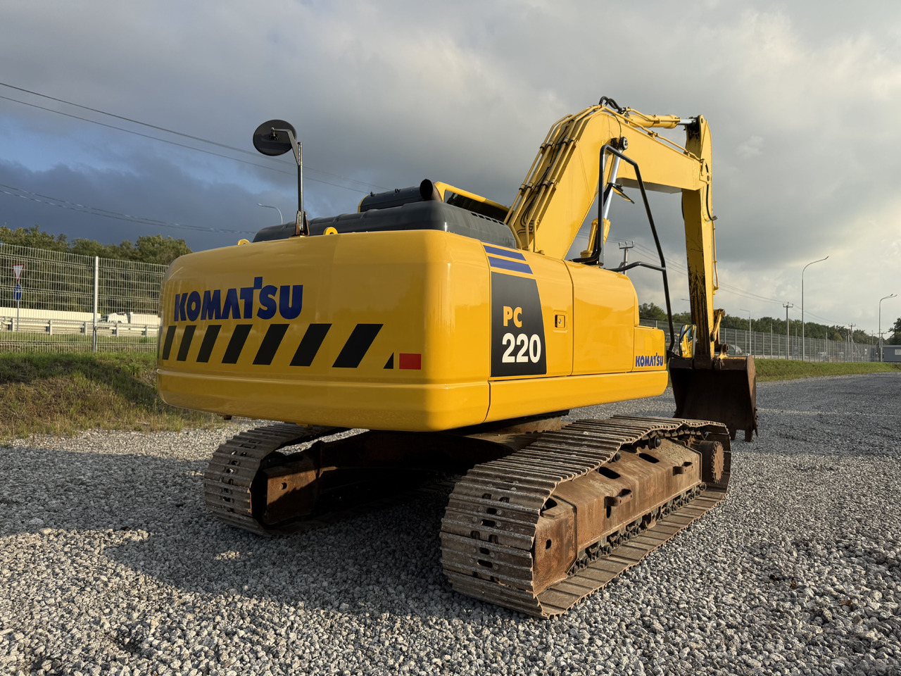 Komatsu PC220-8 - Гусеничный экскаватор: фото 2 Komatsu PC220-8 - Гусеничный экскаватор: фото 2