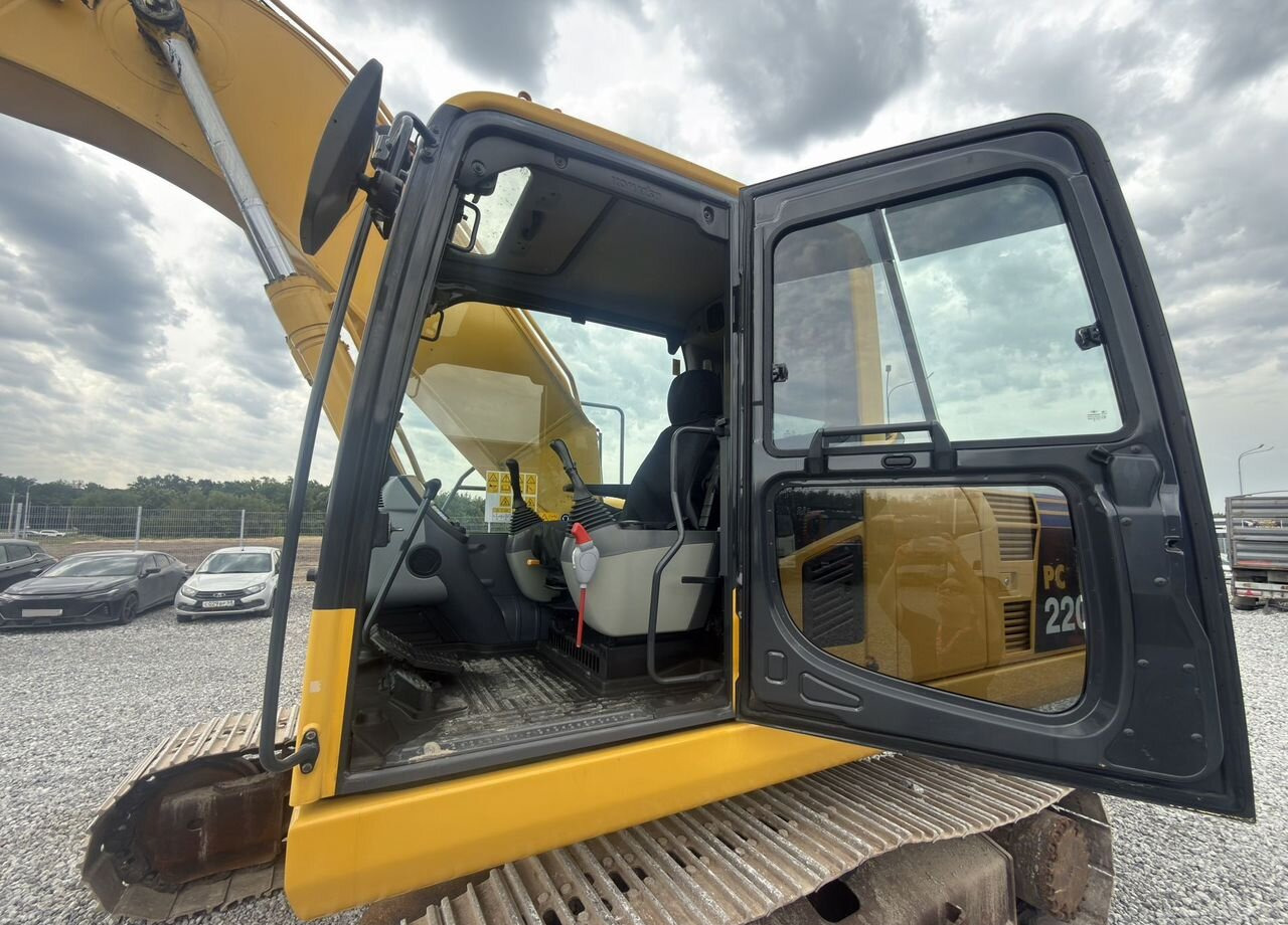 Гусеничный экскаватор Komatsu PC220-8: фото 13