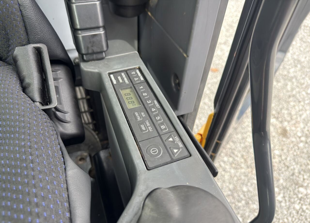 Гусеничный экскаватор Komatsu PC220-8: фото 16