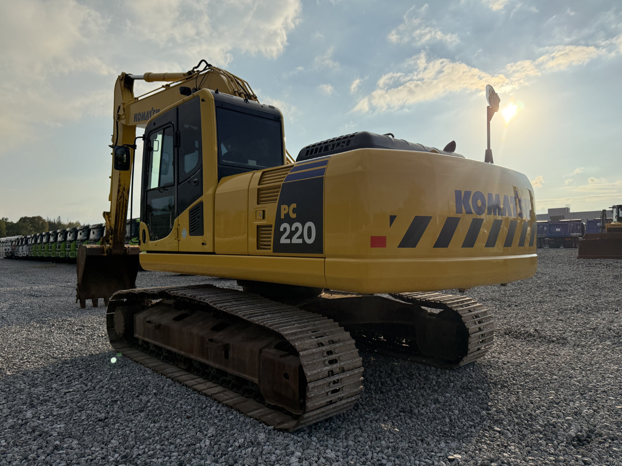 Komatsu PC220-8 - Гусеничный экскаватор: фото 4 Komatsu PC220-8 - Гусеничный экскаватор: фото 4