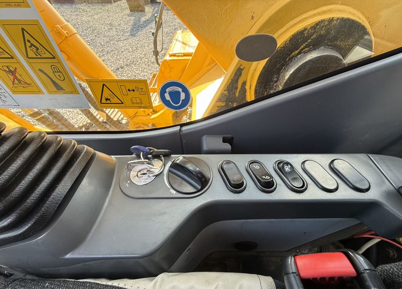 Гусеничный экскаватор Komatsu PC300-8: фото 14