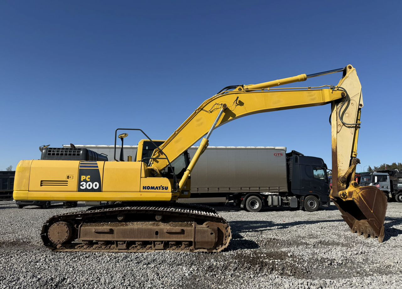 Komatsu PC300 - Гусеничный экскаватор: фото 1 Komatsu PC300 - Гусеничный экскаватор: фото 1