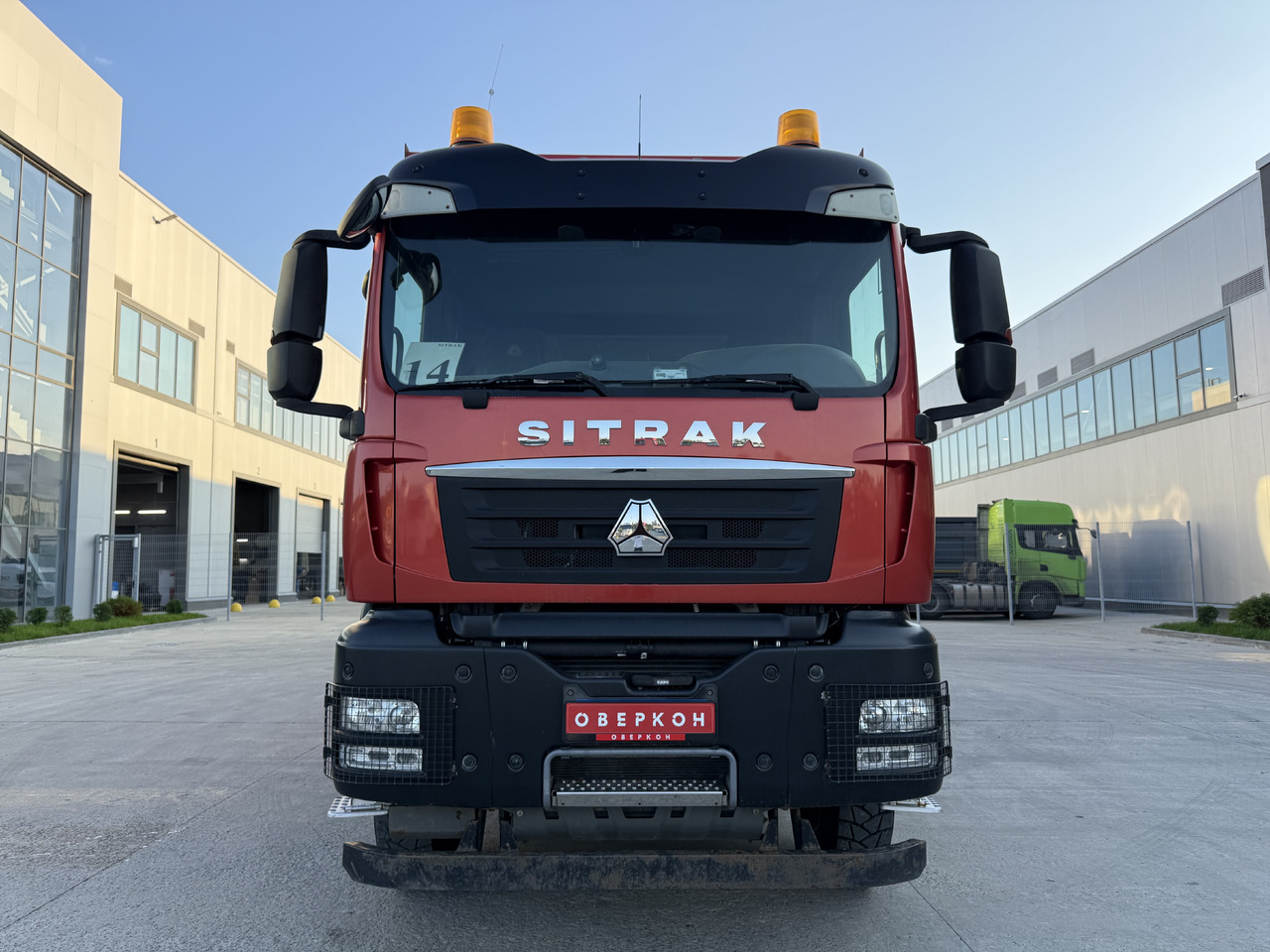 Самосвал Sitrak C7H: фото 8