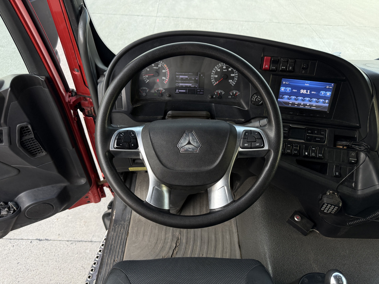 Самосвал Sitrak C7H: фото 13