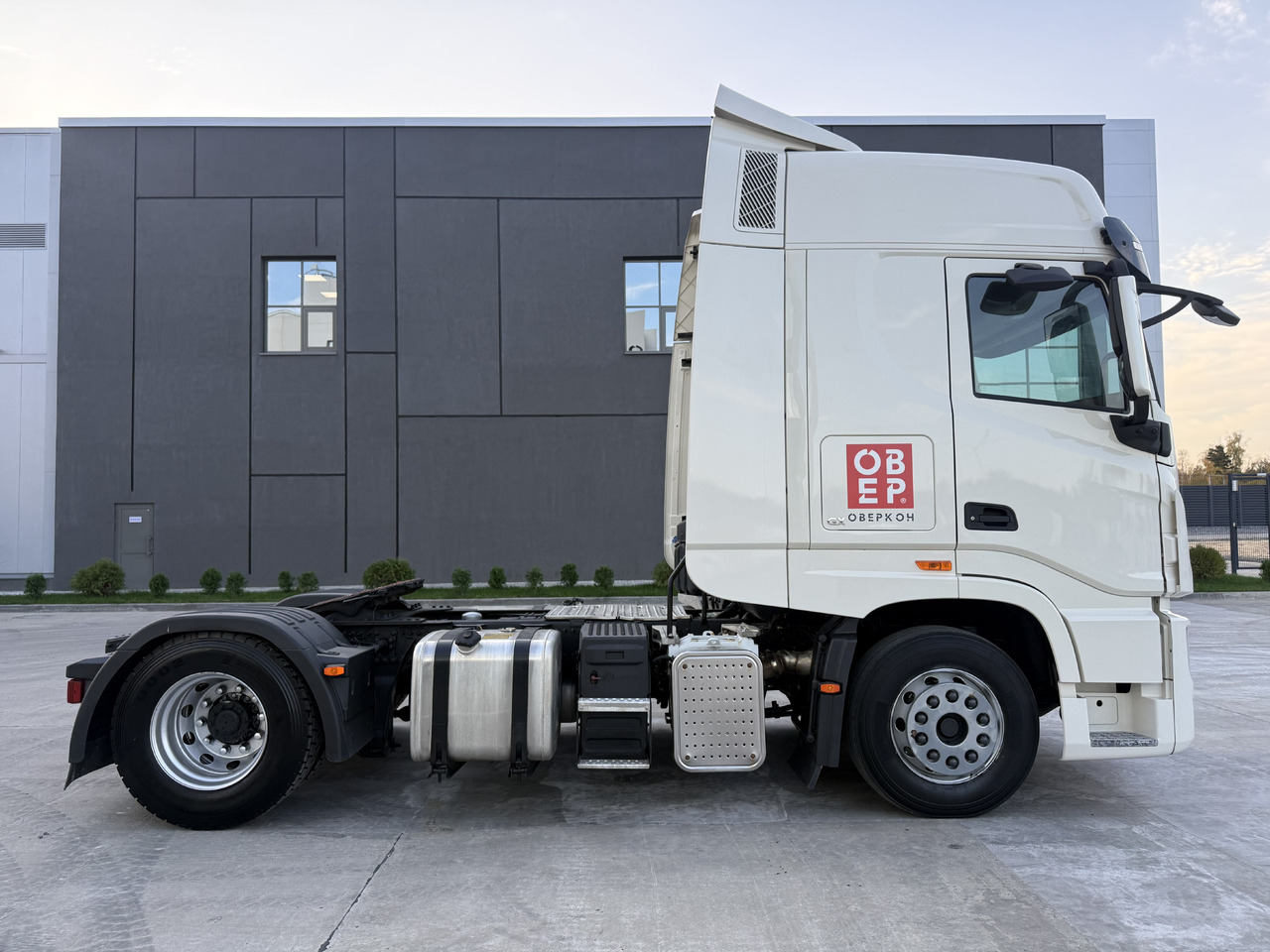 DONGFENG GX - Тягач: фото 2 DONGFENG GX - Тягач: фото 2