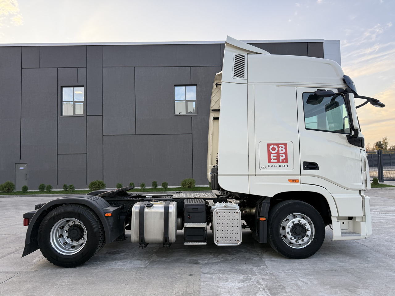 DONGFENG GX - Тягач: фото 2 DONGFENG GX - Тягач: фото 2