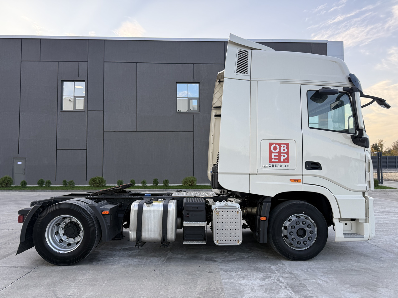 DONGFENG GX - Тягач: фото 2 DONGFENG GX - Тягач: фото 2