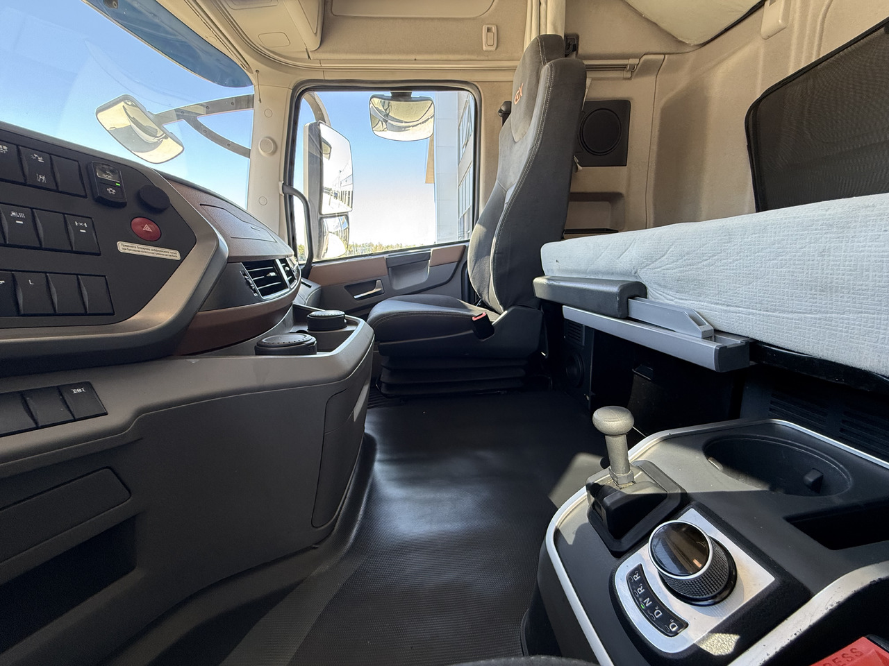 Тягач Dongfeng GX: фото 15 Тягач Dongfeng GX: фото 15