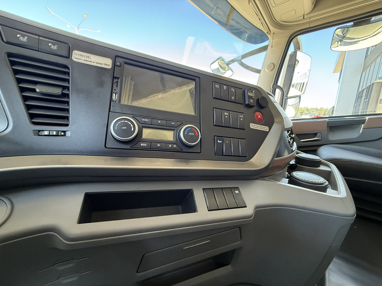 Тягач Dongfeng GX: фото 13 Тягач Dongfeng GX: фото 13