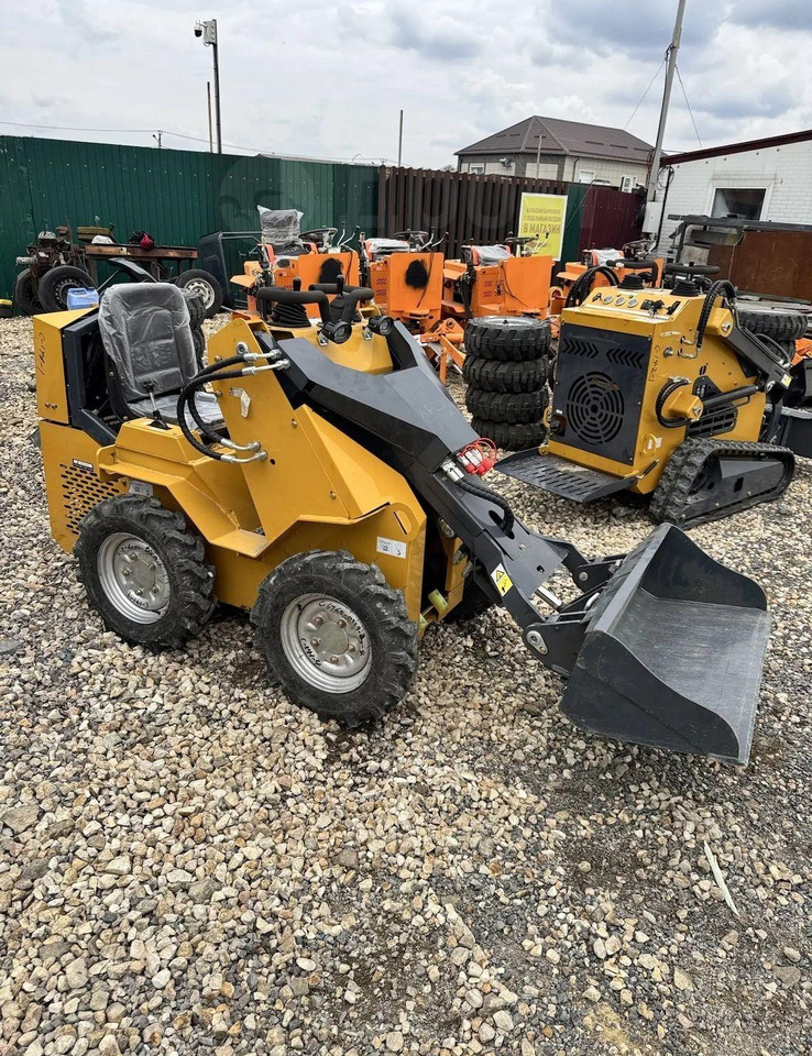 Bobcat 311 - Мини-погрузчик (с бортовым поворотом): фото 4 Bobcat 311 - Мини-погрузчик (с бортовым поворотом): фото 4