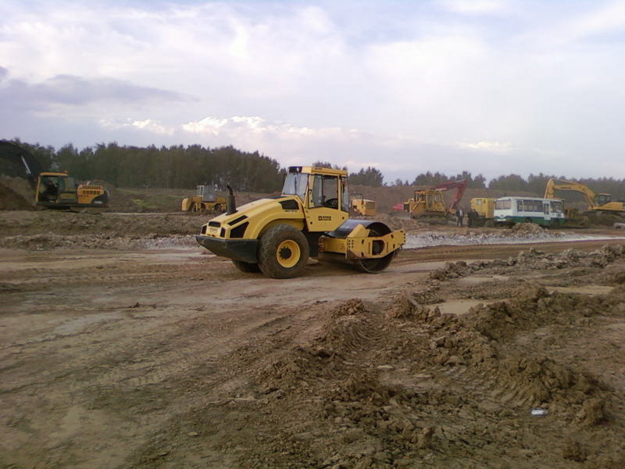 Дорожный каток Bomag BW 213 D-4. АРЕНДА - Компактор: фото 3 Дорожный каток Bomag BW 213 D-4. АРЕНДА - Компактор: фото 3