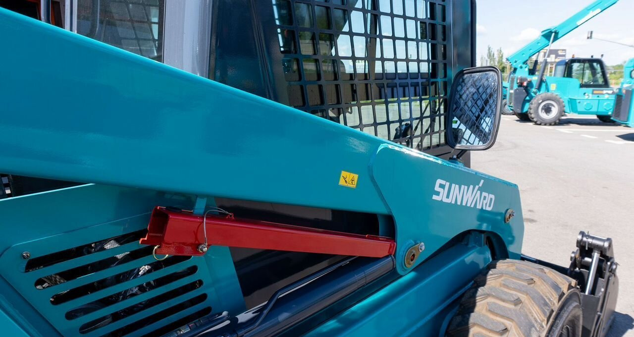 Новый Мини-погрузчик (с бортовым поворотом) SUNWARD SWL3220: фото 11 Новый Мини-погрузчик (с бортовым поворотом) SUNWARD SWL3220: фото 11