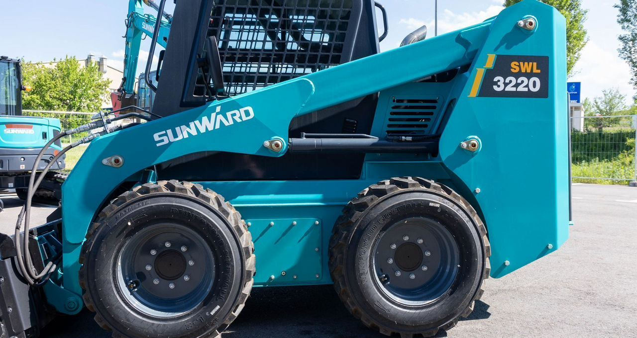 Новый Мини-погрузчик (с бортовым поворотом) SUNWARD SWL3220: фото 9 Новый Мини-погрузчик (с бортовым поворотом) SUNWARD SWL3220: фото 9