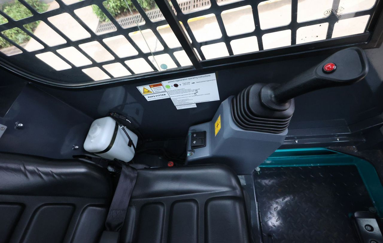 Новый Мини-погрузчик (с бортовым поворотом) SUNWARD SWL3220: фото 14 Новый Мини-погрузчик (с бортовым поворотом) SUNWARD SWL3220: фото 14