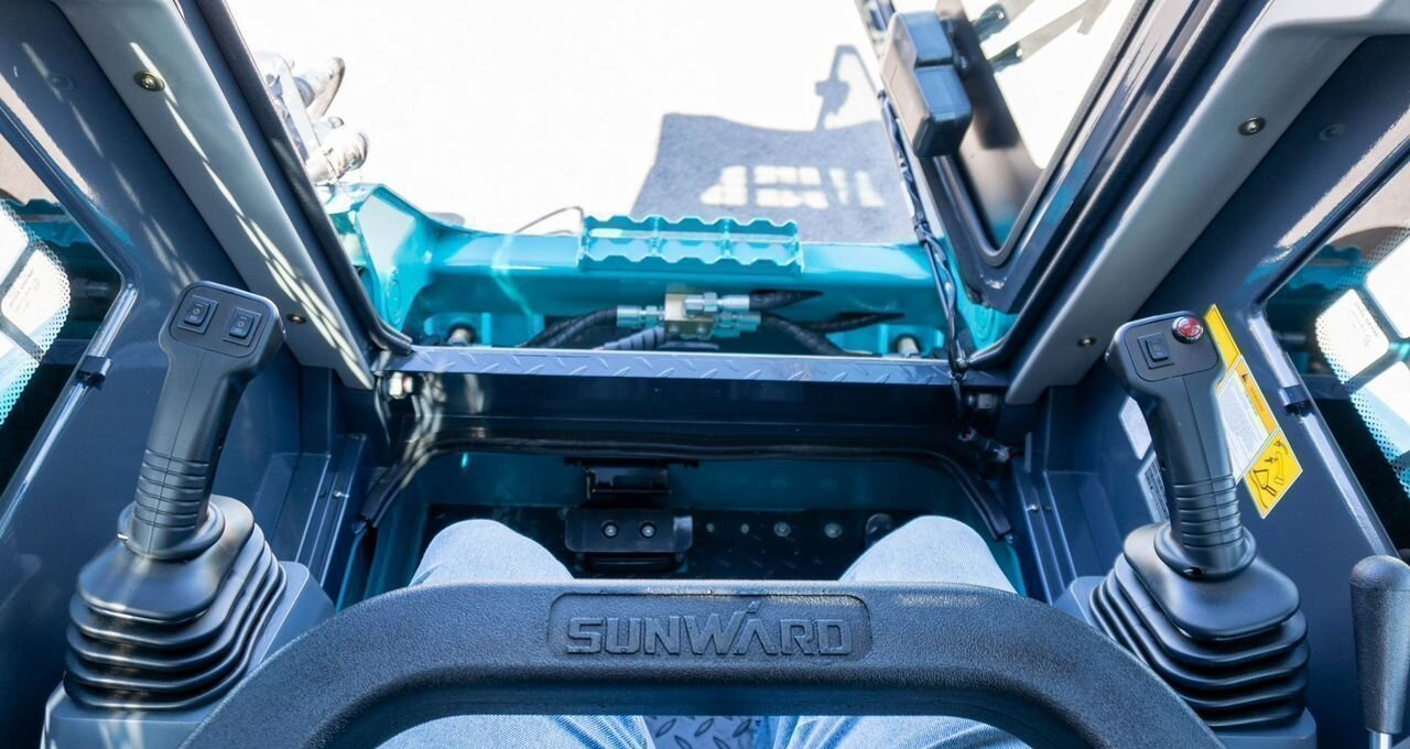 Новый Мини-погрузчик (с бортовым поворотом) SUNWARD SWL3220: фото 18