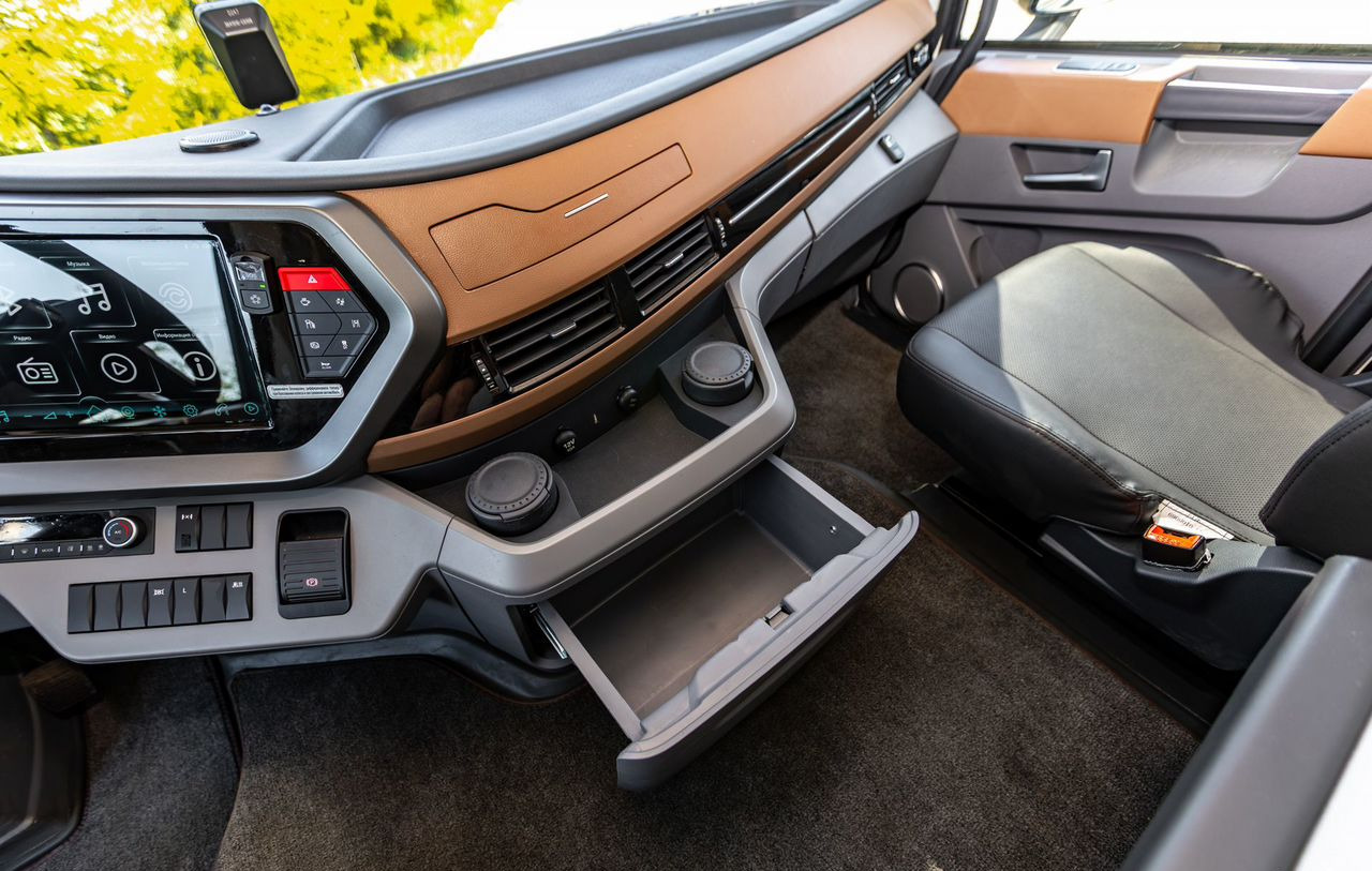 Dongfeng GX - Тягач: фото 5 Dongfeng GX - Тягач: фото 5
