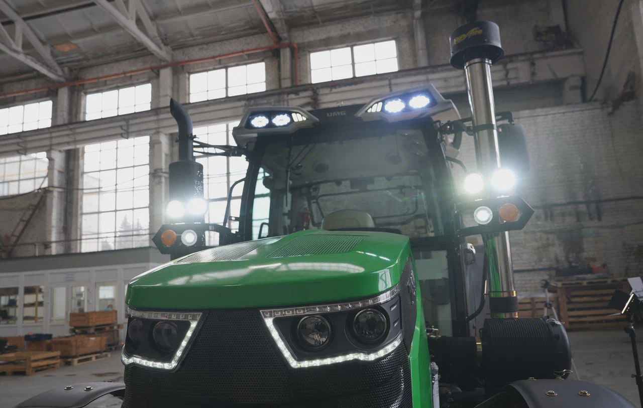 UMG T904 Plus - Трактор: фото 3 UMG T904 Plus - Трактор: фото 3