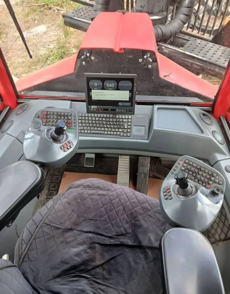 Новый Форвардер Komatsu 875: фото 8 Новый Форвардер Komatsu 875: фото 8