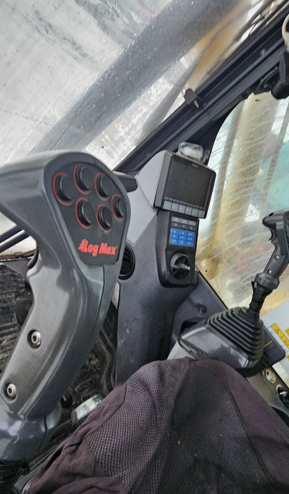 Новый Харвестер Komatsu PC200LC: фото 9 Новый Харвестер Komatsu PC200LC: фото 9